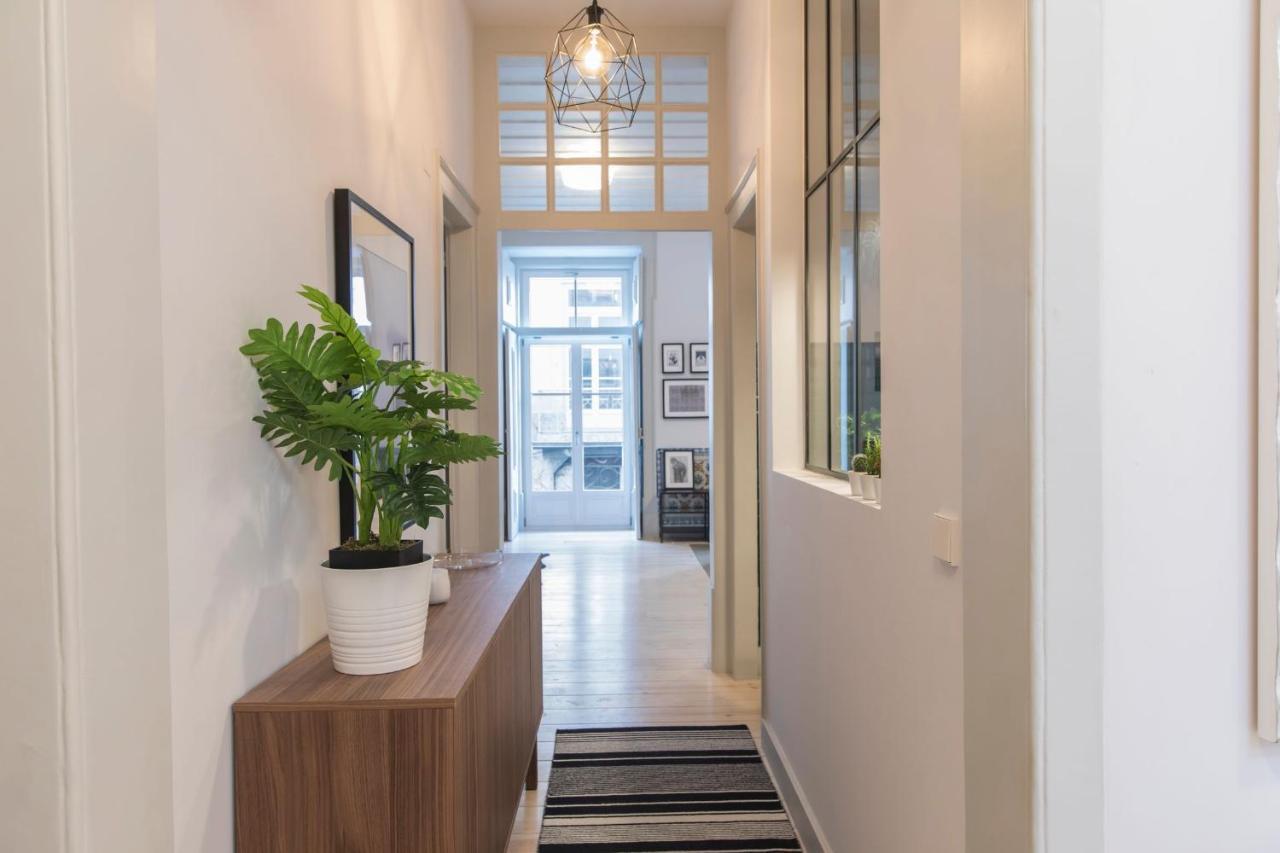 Lovelystay - 3 Bedroom Downtown Wonderwall Apartment Lisbon