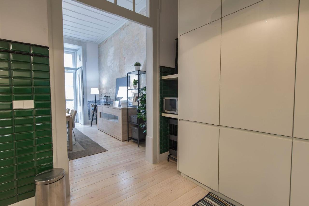 Lovelystay - 3 Bedroom Downtown Wonderwall Apartment Lisbon