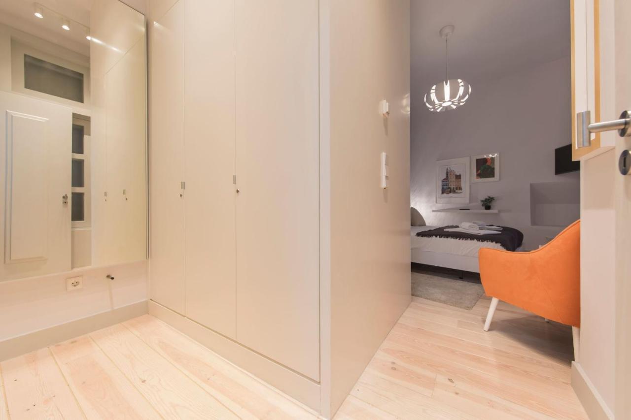 Lovelystay - 3 Bedroom Downtown Wonderwall Apartment Lisbon