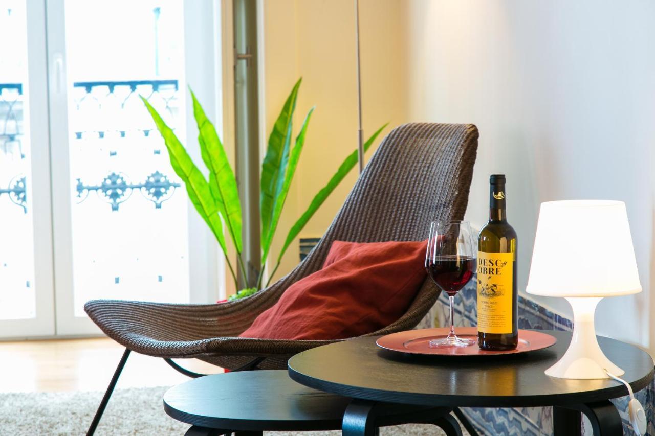 Joivy Elegant 2br With Workspace Nearby Baixa-chiado Subway Appartement