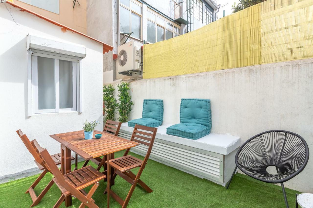 Sunny With Patio, By Timecooler Apartment Lissabon