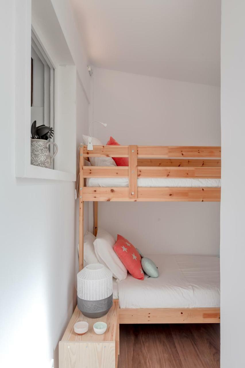 Sunny With Patio, By Timecooler Apartment Lisbon