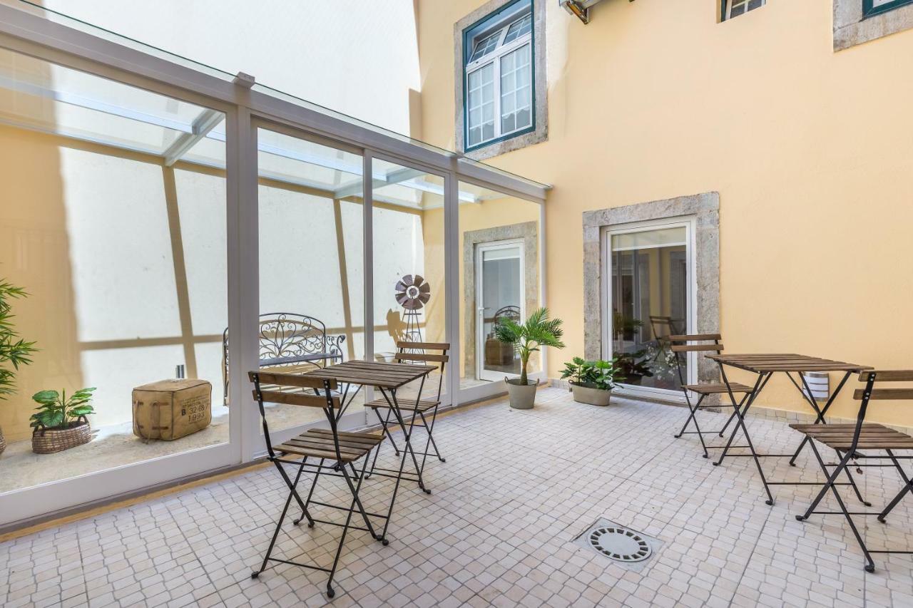 With Apartment Lissabon