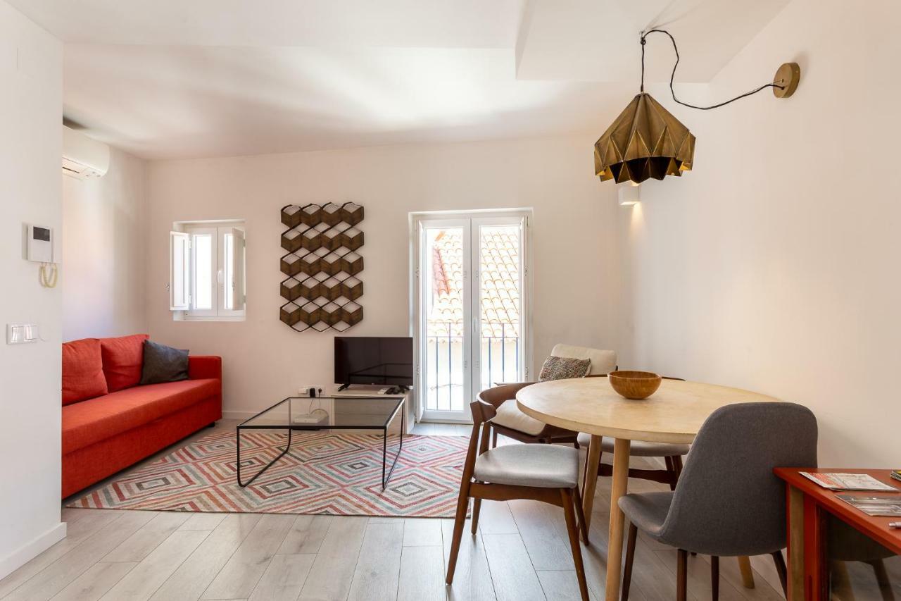 Tram 28 Duplex Apartment