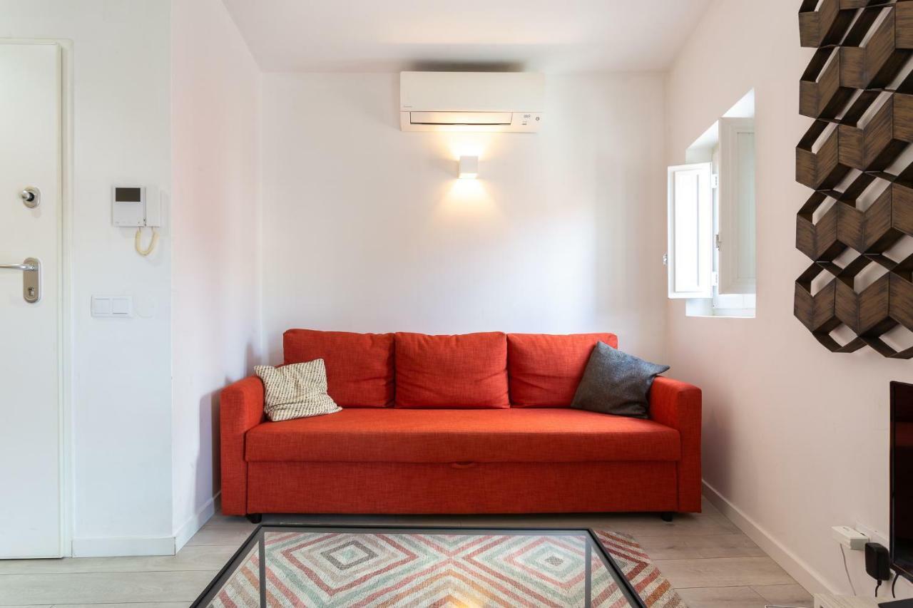 Tram 28 Duplex Apartment Lisbon