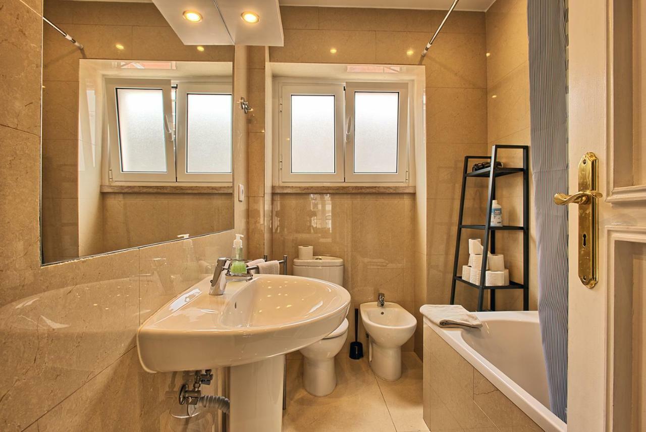 Almirante 3-four Bedrooms Apartamento Lisboa