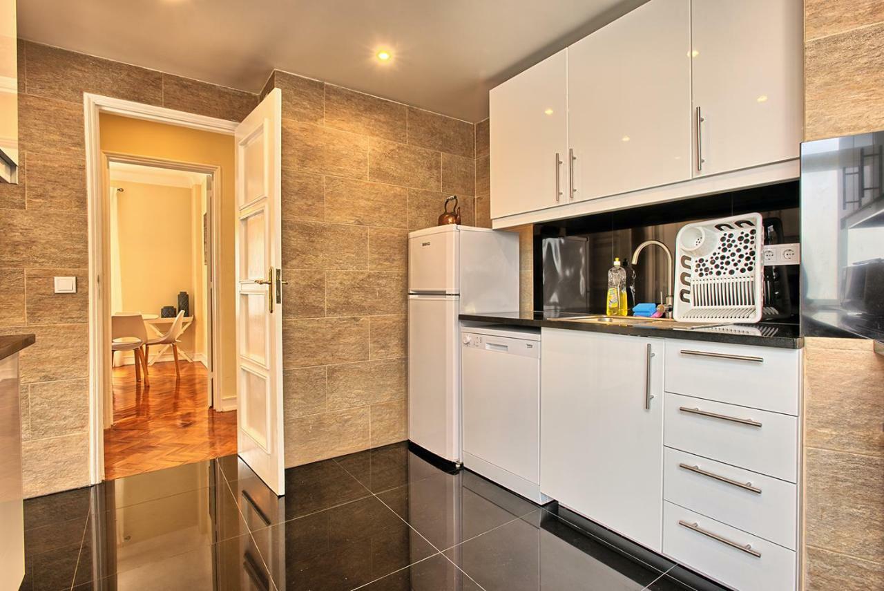 Almirante 3-four Bedrooms Apartamento