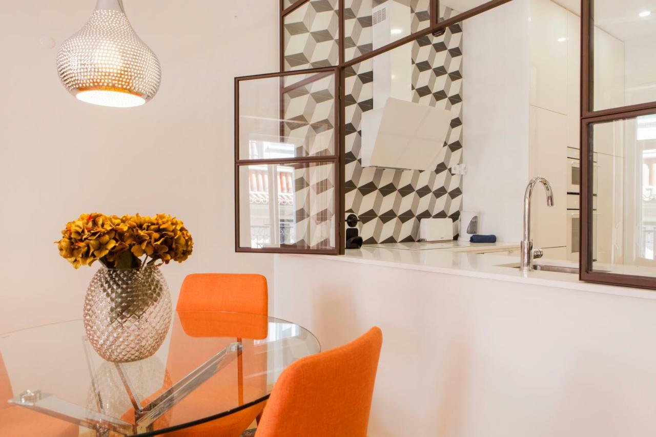 Charming Flat With Balconies Chiado District 2 Bedrooms & Ac 19th Century Building Apartment Lisbon