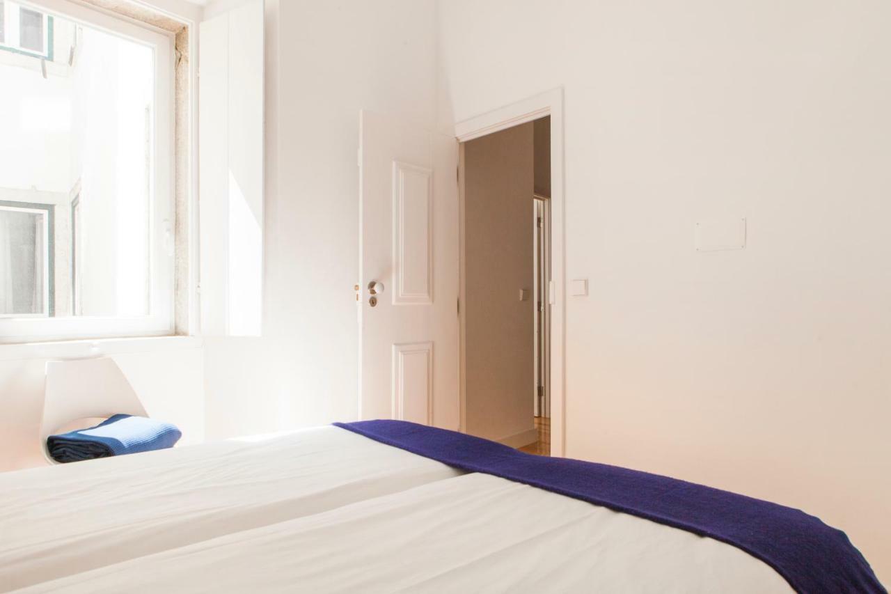 Cozy 1st Floor Flat Chiado District With Balconies And Ac 19th Century Building * Lissabon