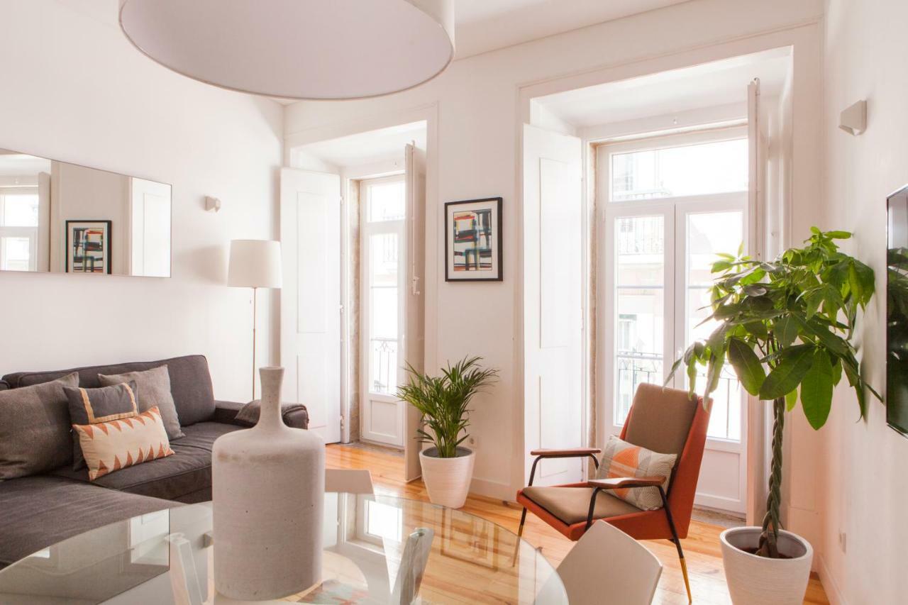 Appartement Cozy 1st Floor Flat Chiado District With Balconies And Ac 19th Century Building