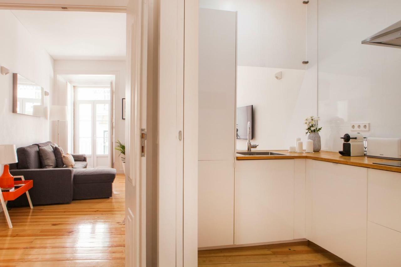 Appartement Cozy 1st Floor Flat Chiado District With Balconies And Ac 19th Century Building Lissabon