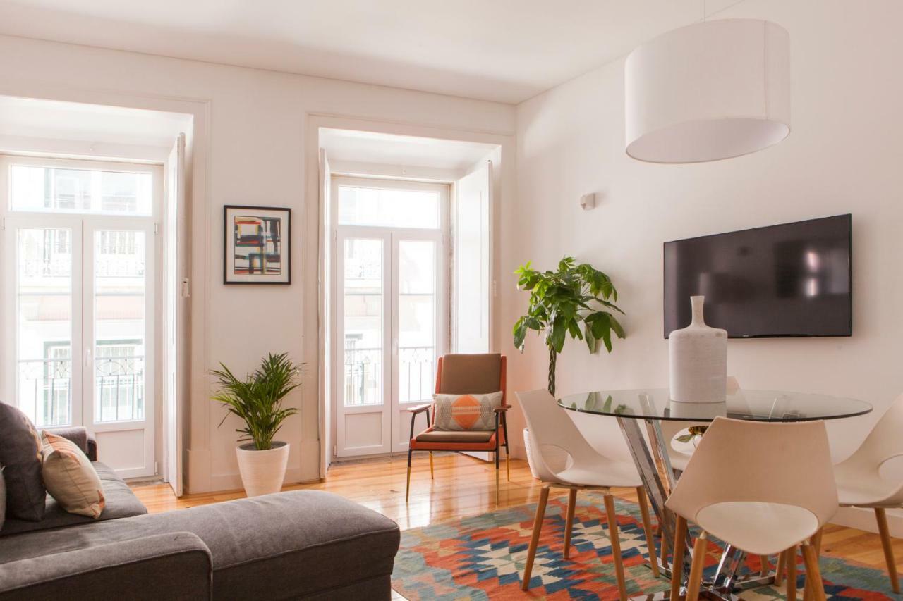 Appartement Cozy 1st Floor Flat Chiado District With Balconies And Ac 19th Century Building Lissabon