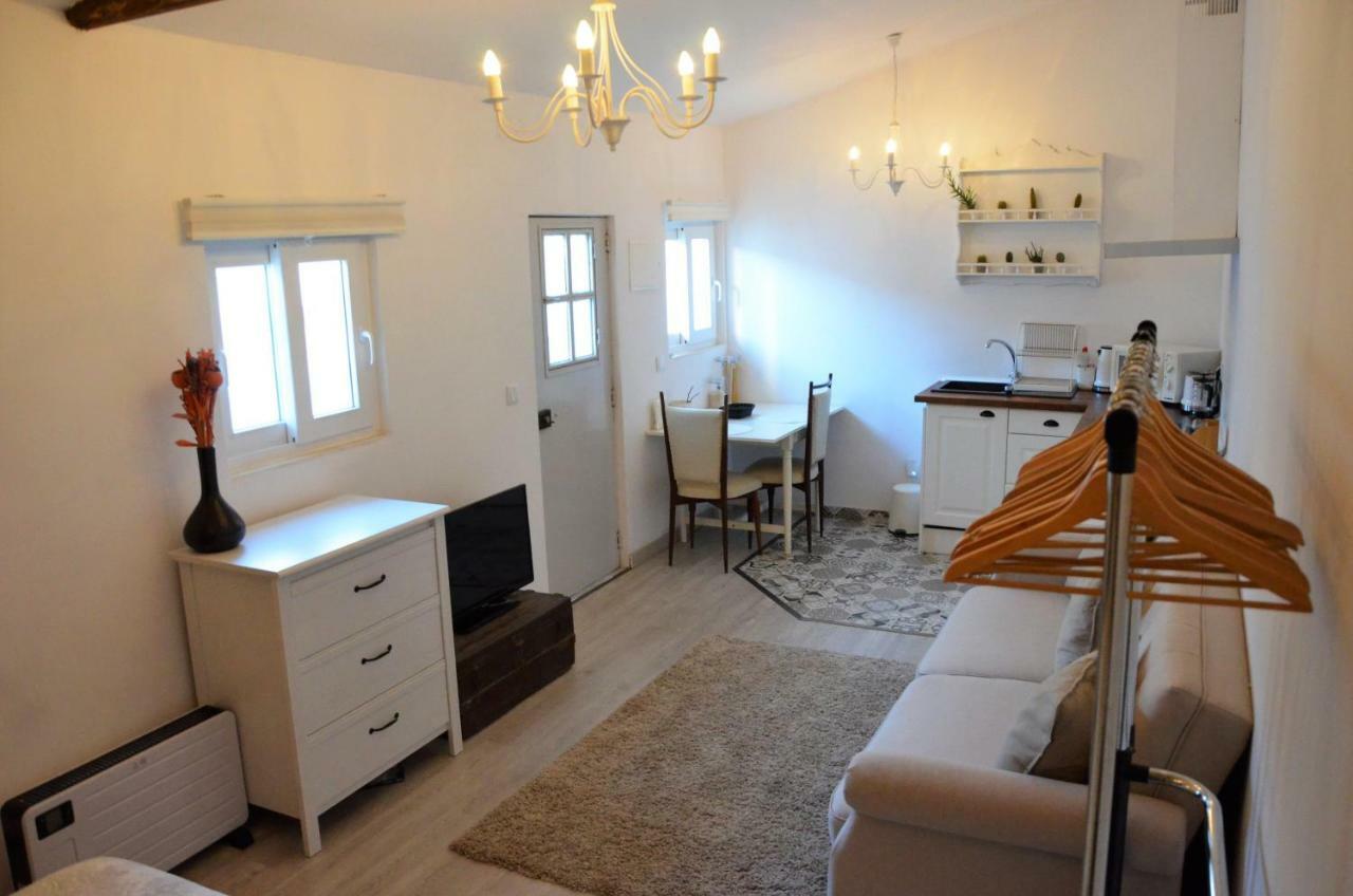 Appartement Charming Brick Wall Studio With Patio Lisboa