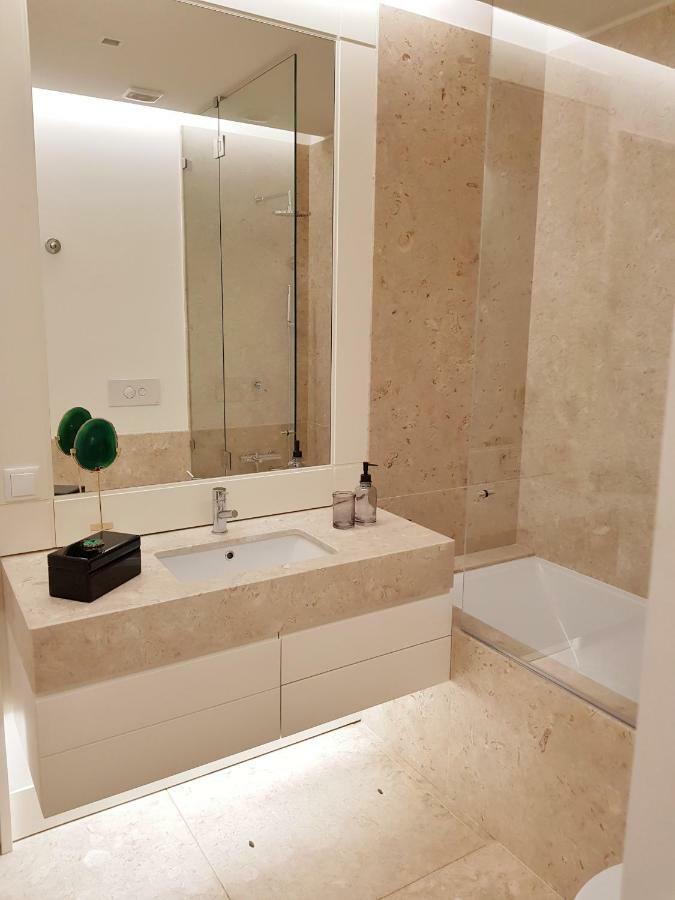 Finestay Santana *
