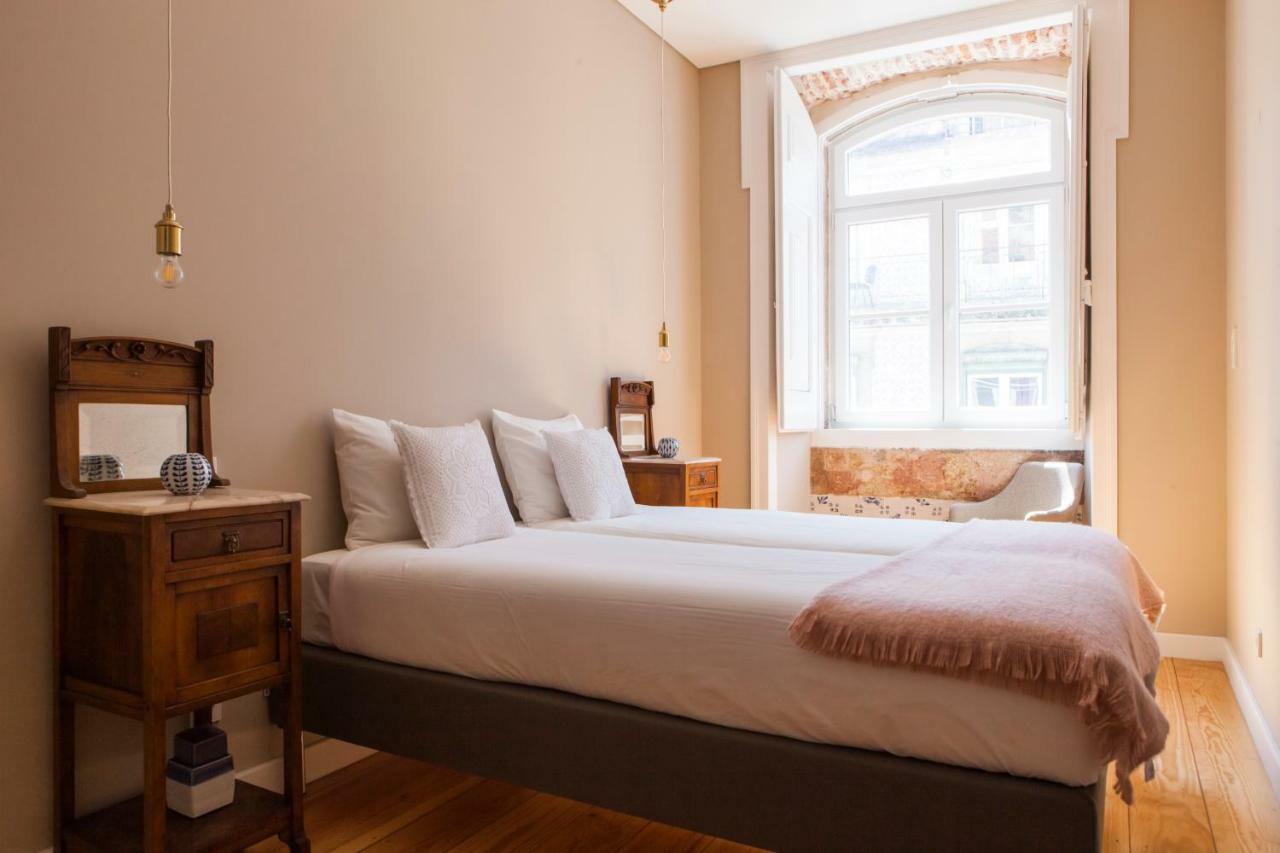 Alfama Baixa Spacious And Bright Blends The Historic And The Contemporary 2 Bedrs & 2 Bathrs Ac 18th Century Building Apartment *