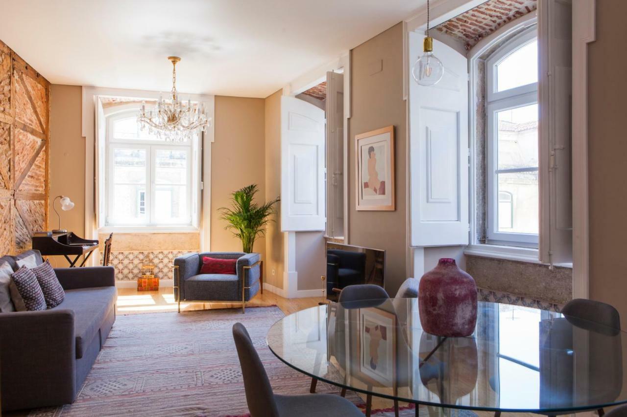 Alfama Baixa Spacious And Bright Blends The Historic And The Contemporary 2 Bedrs & 2 Bathrs Ac 18th Century Building *