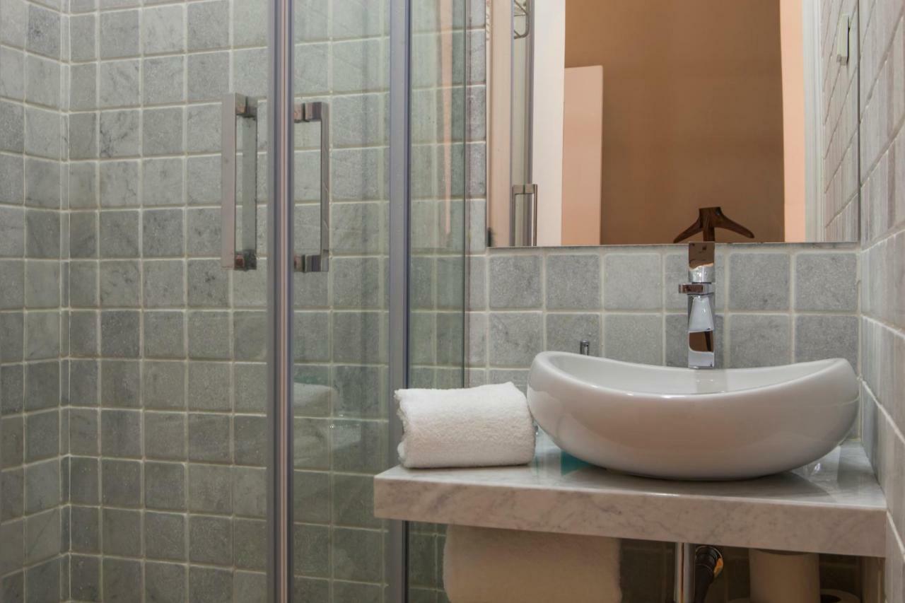 Alfama Baixa Spacious And Bright Blends The Historic And The Contemporary 2 Bedrs & 2 Bathrs Ac 18th Century Building Apartment Lissabon