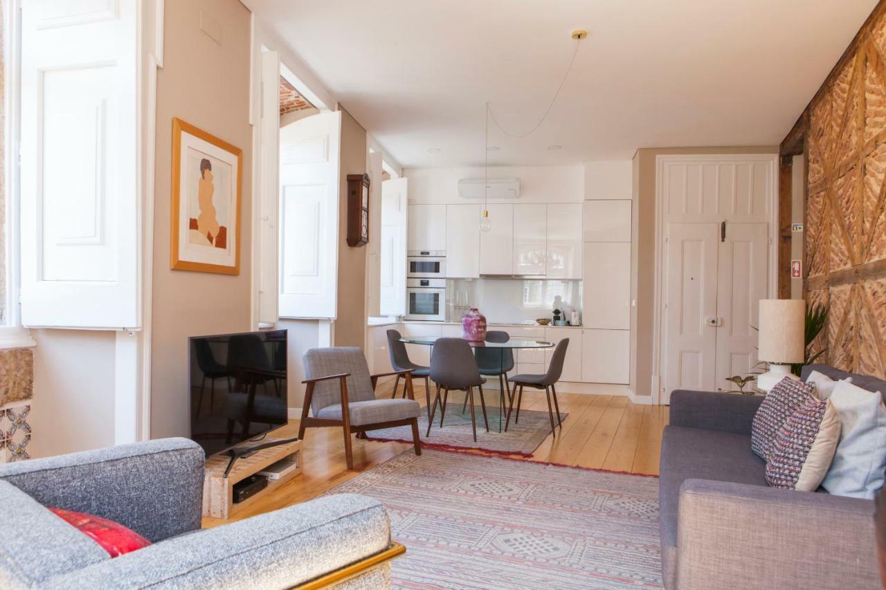 Alfama Baixa Spacious And Bright Blends The Historic And The Contemporary 2 Bedrs & 2 Bathrs Ac 18th Century Building Apartment
