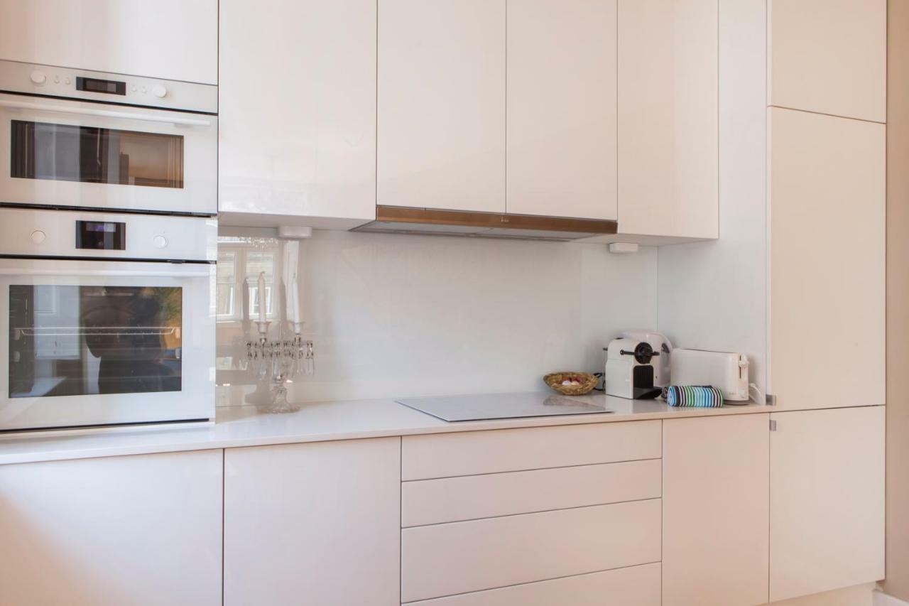 Alfama Baixa Spacious And Bright Blends The Historic And The Contemporary 2 Bedrs & 2 Bathrs Ac 18th Century Building Lissabon