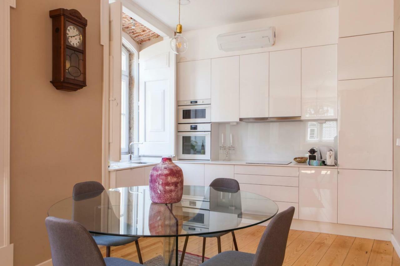 Apartment Alfama Baixa Spacious And Bright Blends The Historic And The Contemporary 2 Bedrs & 2 Bathrs Ac 18th Century Building