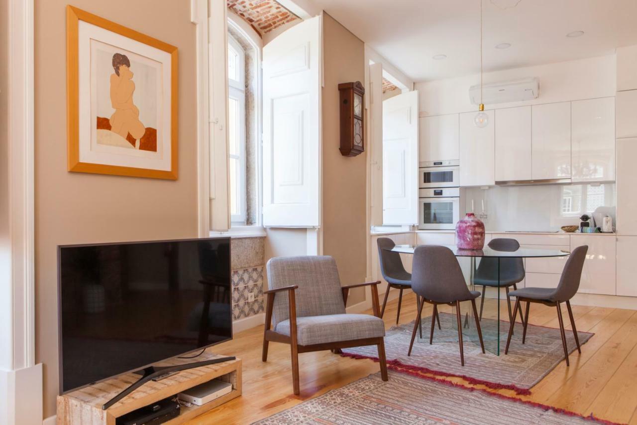 Alfama Baixa Spacious And Bright Blends The Historic And The Contemporary 2 Bedrs & 2 Bathrs Ac 18th Century Building Apartment *