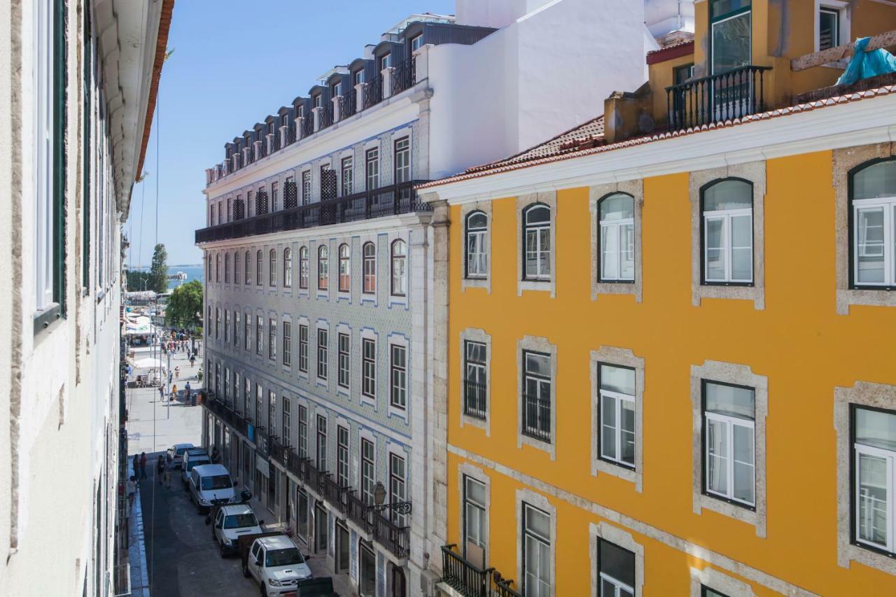 Alfama Baixa Spacious And Bright Blends The Historic And The Contemporary 2 Bedrs & 2 Bathrs Ac 18th Century Building * Lissabon