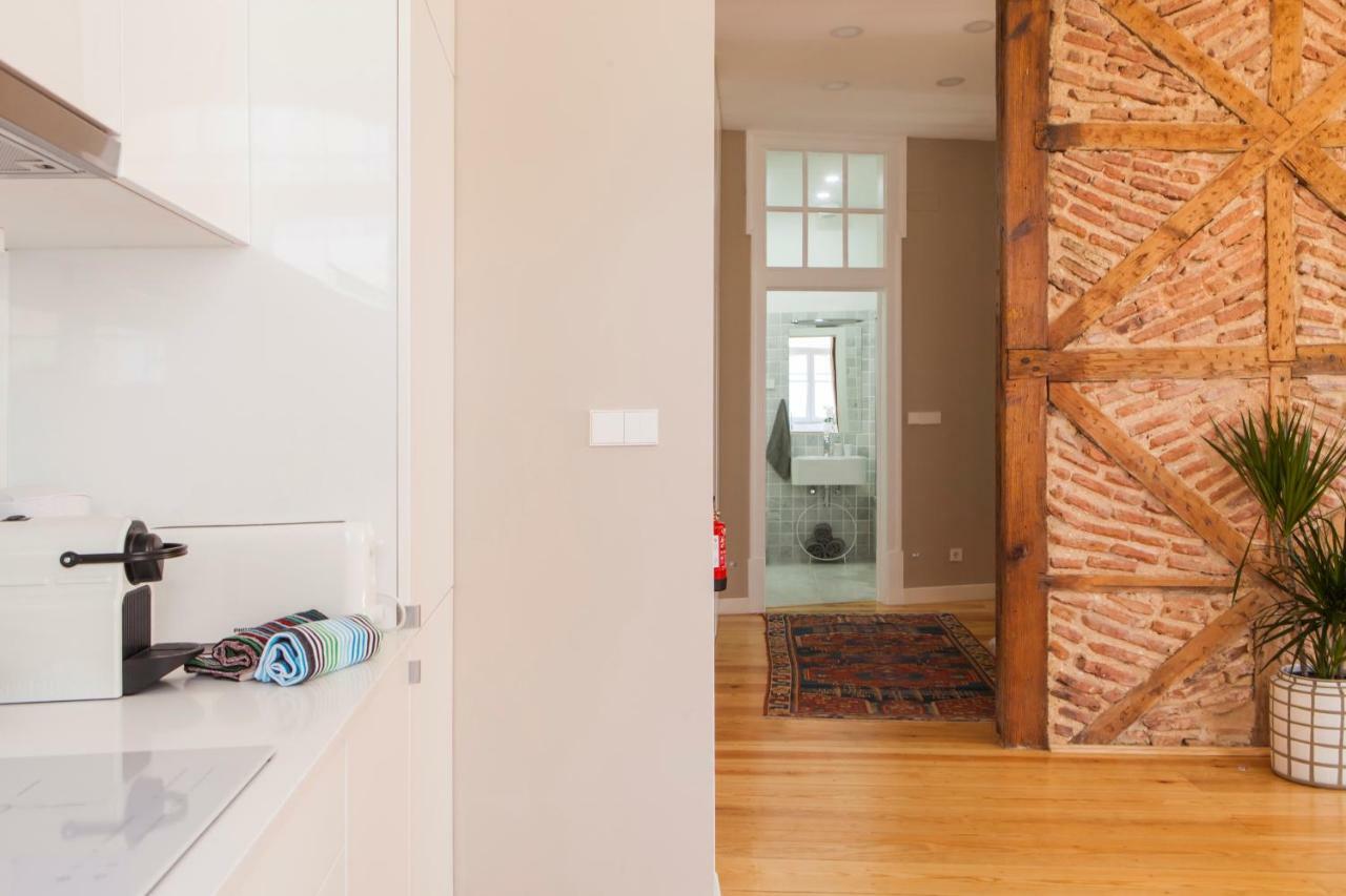 Alfama Baixa Spacious And Bright Blends The Historic And The Contemporary 2 Bedrs & 2 Bathrs Ac 18th Century Building Apartment