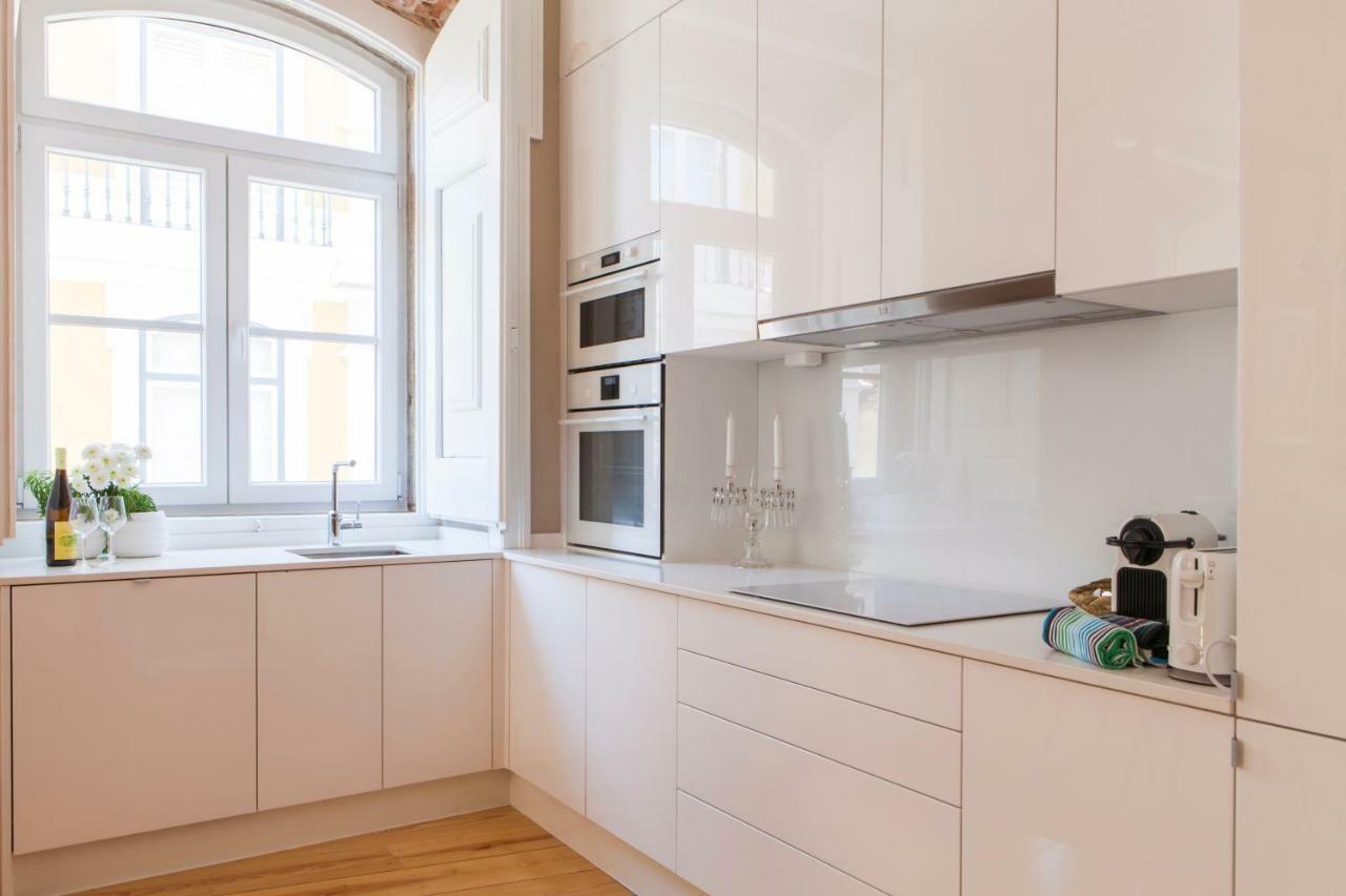 Alfama Baixa Spacious And Bright Blends The Historic And The Contemporary 2 Bedrs & 2 Bathrs Ac 18th Century Building * Lissabon