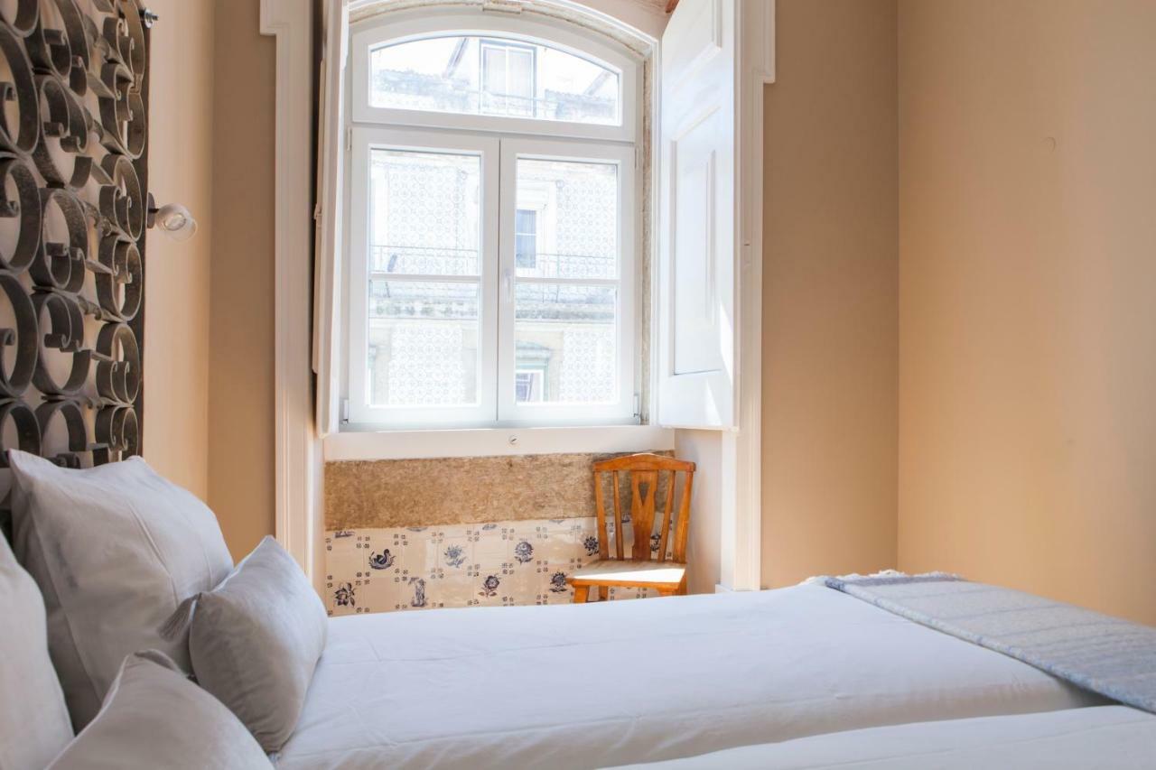 Alfama Baixa Spacious And Bright Blends The Historic And The Contemporary 2 Bedrs & 2 Bathrs Ac 18th Century Building Apartment *