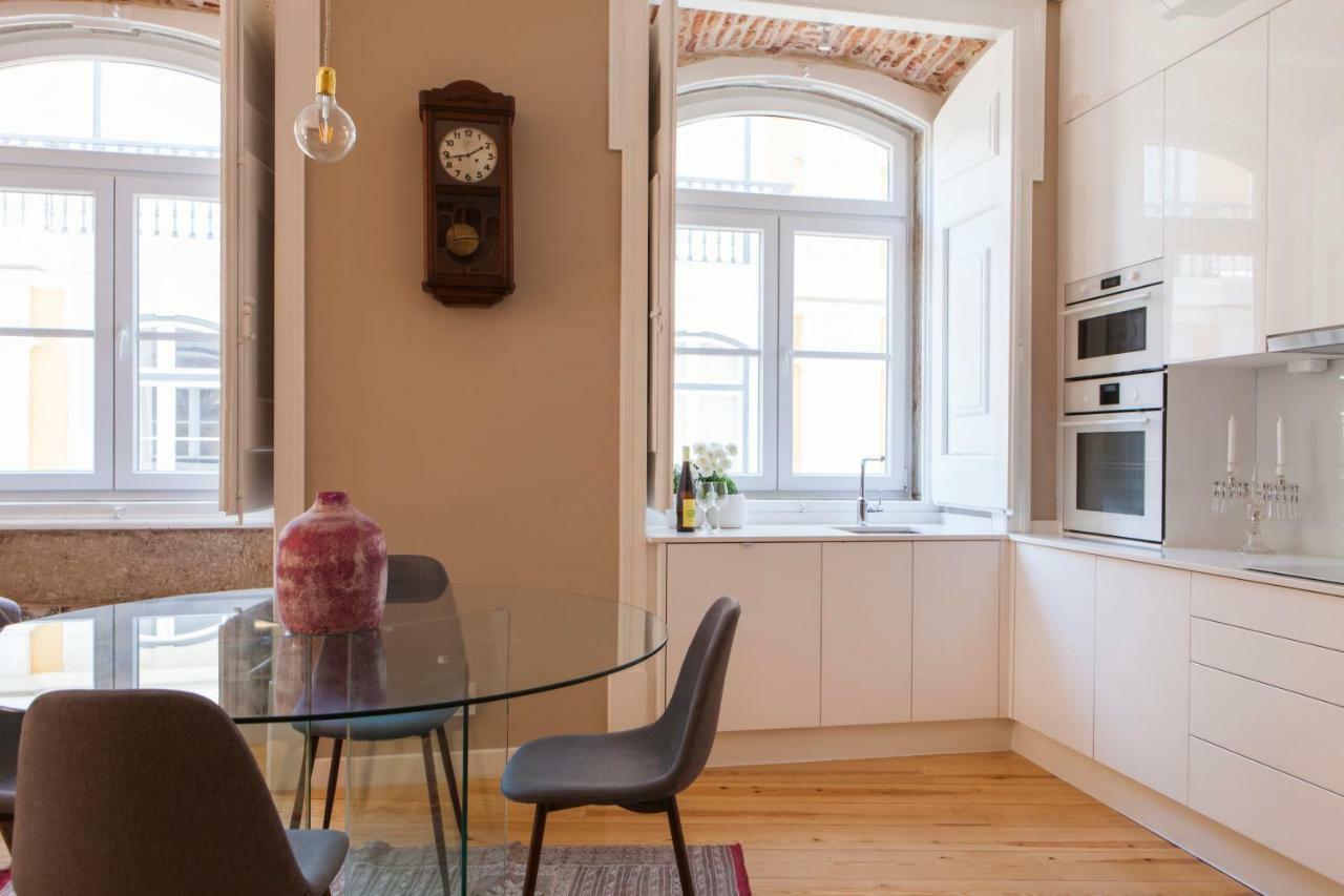 Alfama Baixa Spacious And Bright Blends The Historic And The Contemporary 2 Bedrs & 2 Bathrs Ac 18th Century Building Lissabon