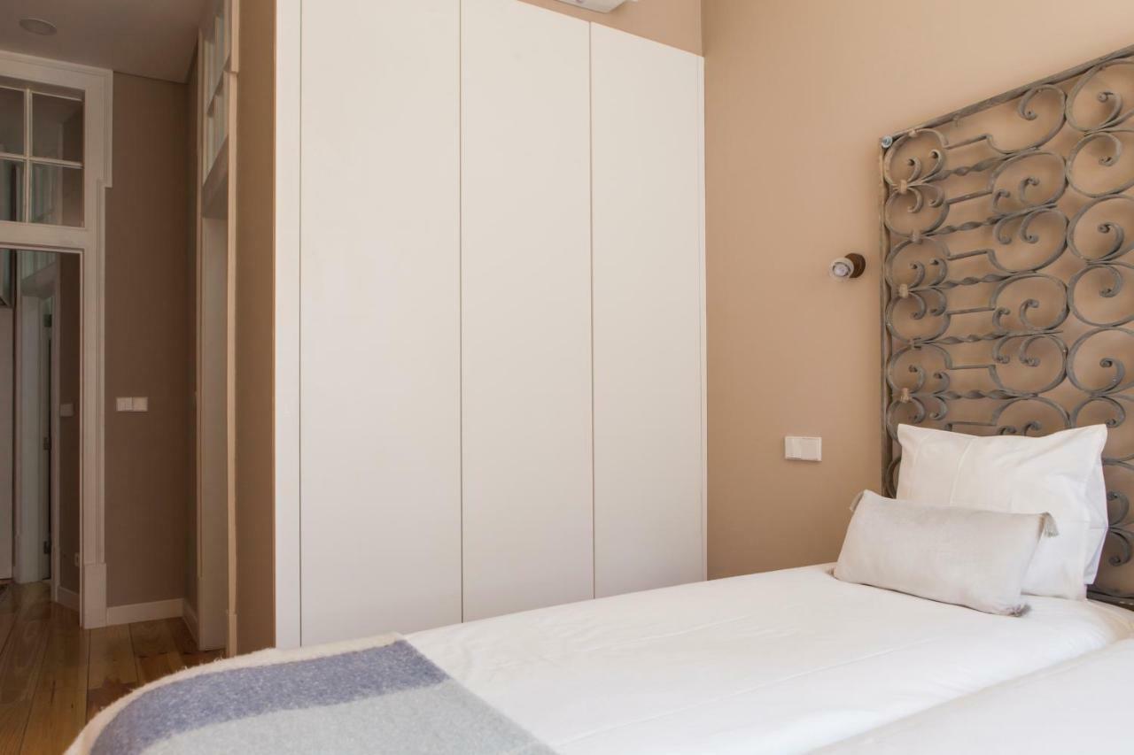 Alfama Baixa Spacious And Bright Blends The Historic And The Contemporary 2 Bedrs & 2 Bathrs Ac 18th Century Building Apartment Lissabon