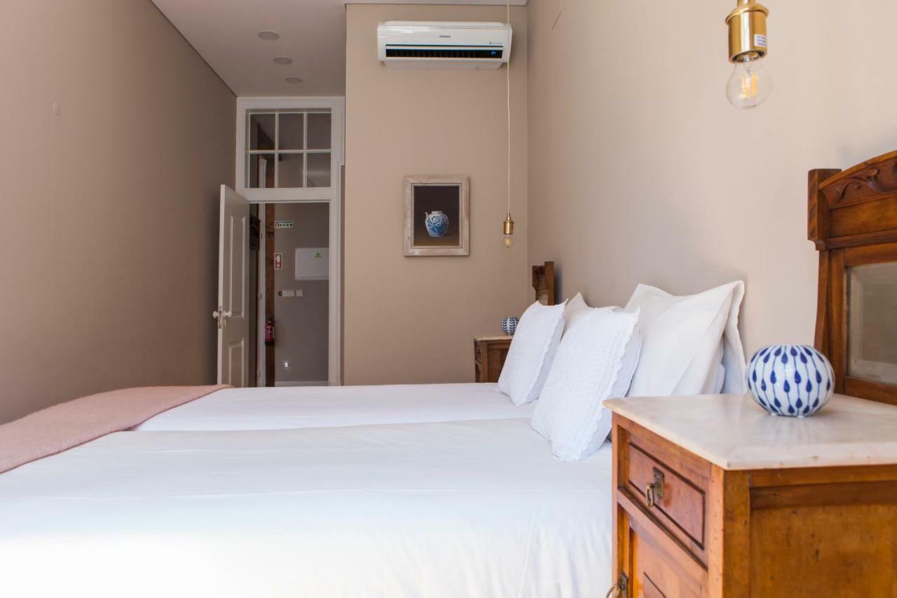 Alfama Baixa Spacious And Bright Blends The Historic And The Contemporary 2 Bedrs & 2 Bathrs Ac 18th Century Building Apartment *