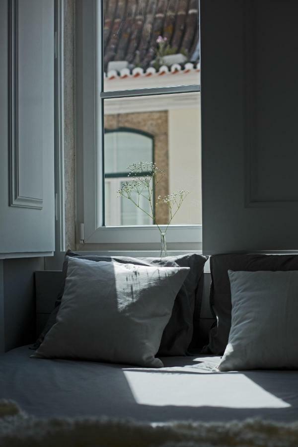 Update Urban Chic Flat In 19th Century Building 2 Bedrooms & 2 Bathrooms & Ac Alfama District Apartment