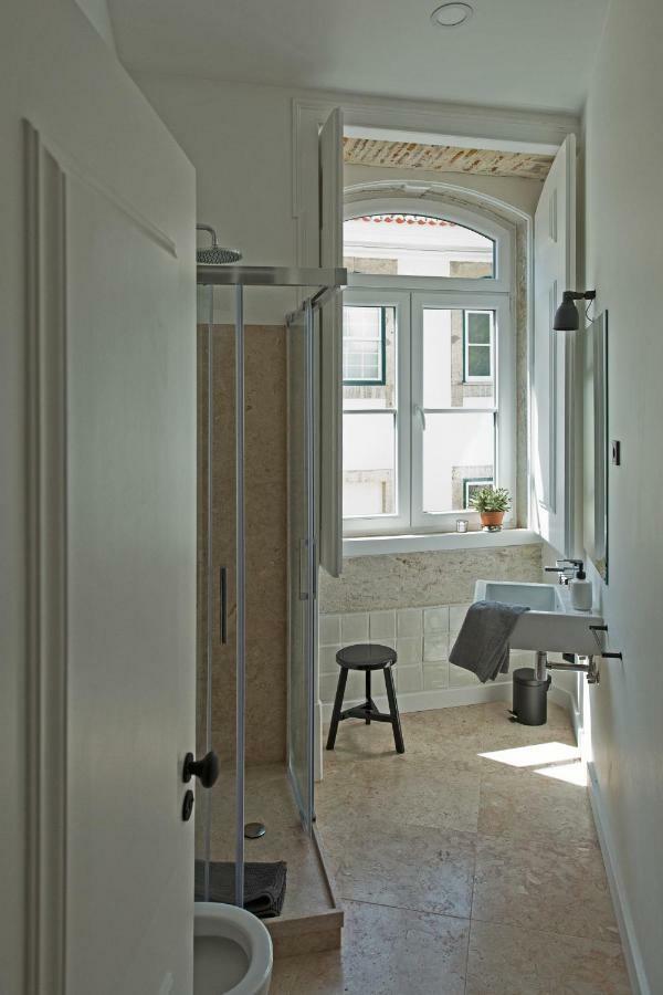 Apartment Update Urban Chic Flat In 19th Century Building 2 Bedrooms & 2 Bathrooms & Ac Alfama District Lissabon