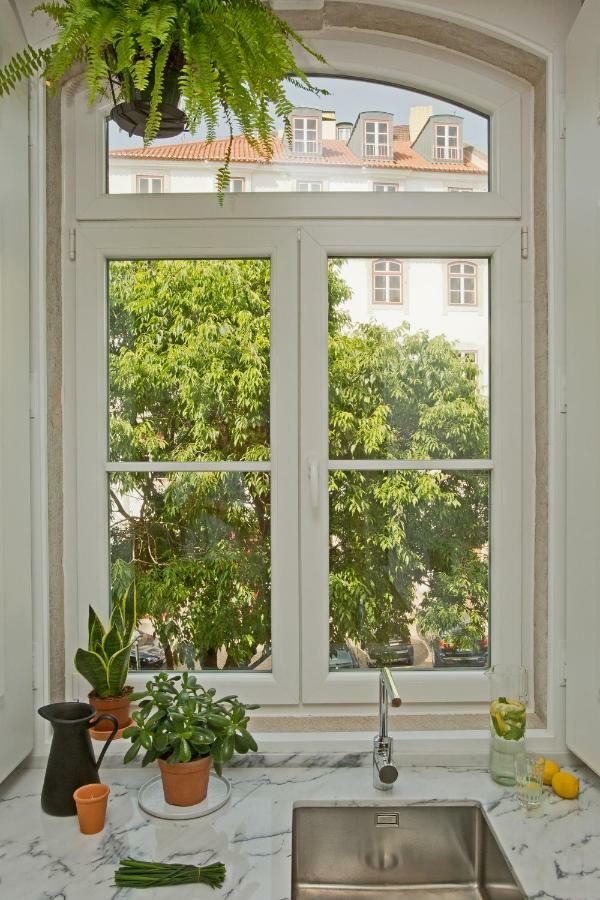 Update Urban Chic Flat In 19th Century Building 2 Bedrooms & 2 Bathrooms & Ac Alfama District Apartment