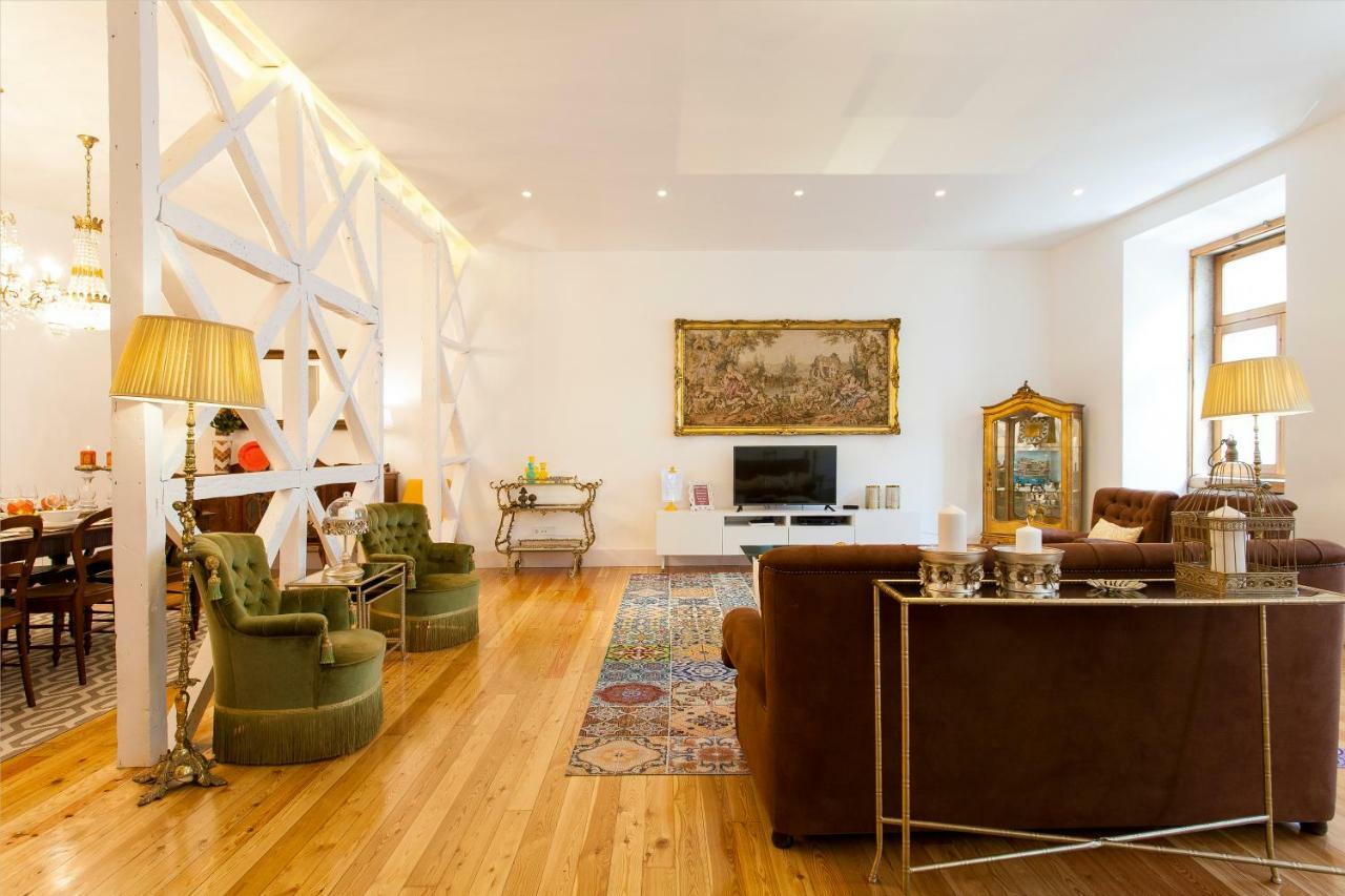 Chiado 4-bedroom Flat * Lissabon