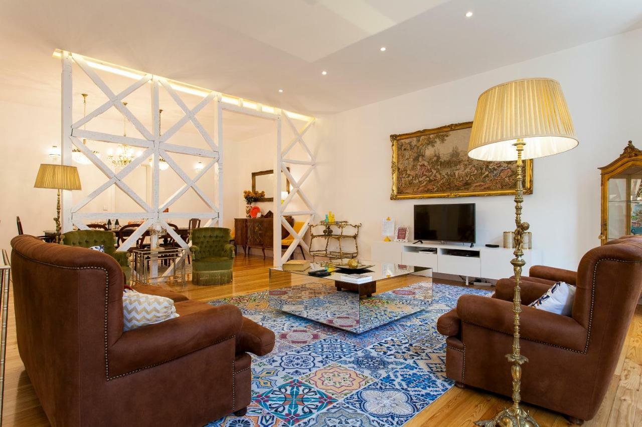 Chiado 4-bedroom Flat * Lissabon