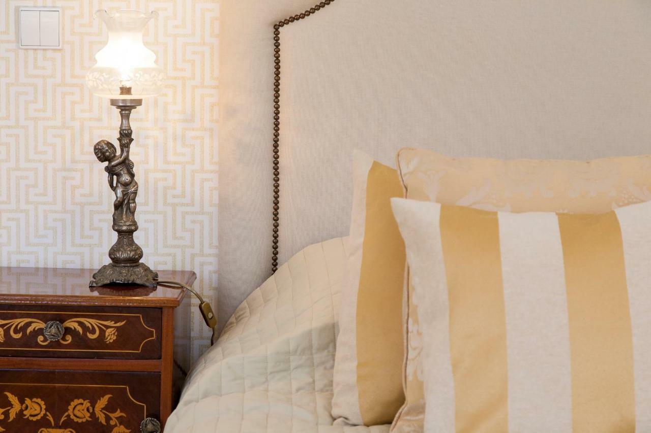 Chiado 4-bedroom Flat * Lissabon