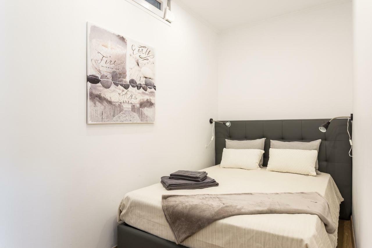 First House Apartment *
