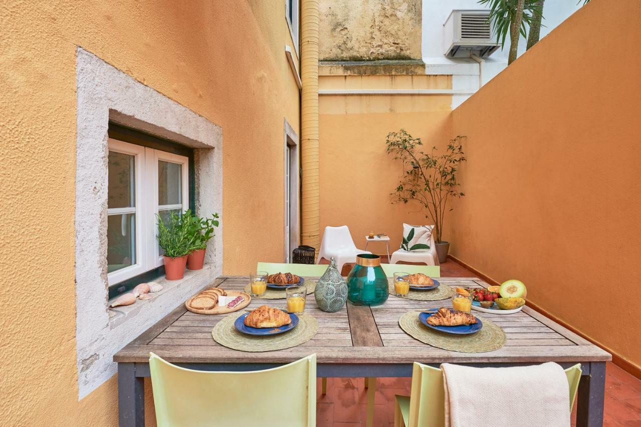 Styling In Historic Center Lissabon