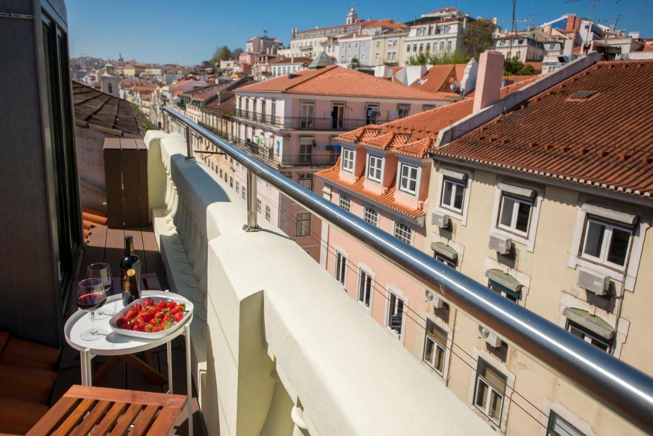 A Captivating Close To River Tagus In * Lisboa
