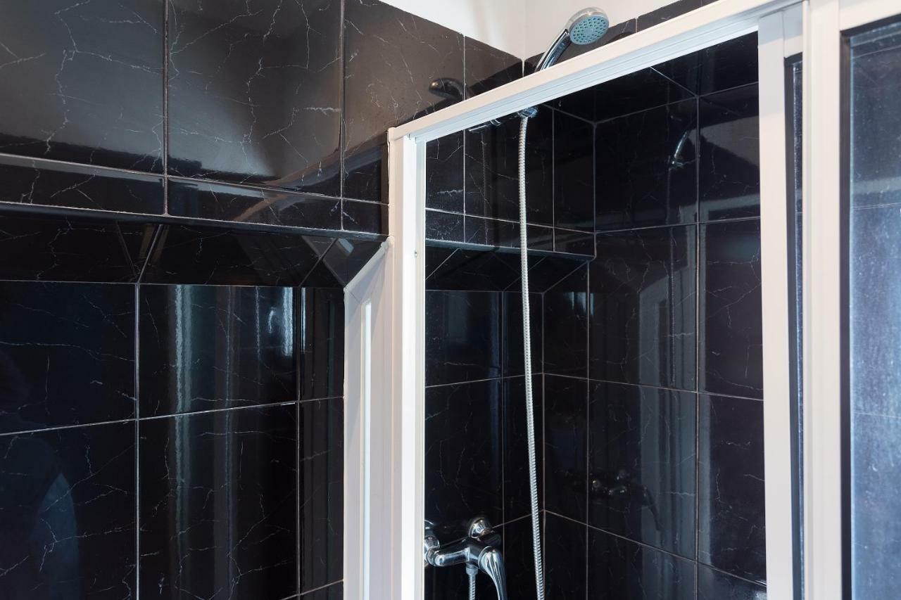 Chiado Bairro Alto, Bright And Newly Renovated 3 Bedroom Apartment, Historical Center Lisbon