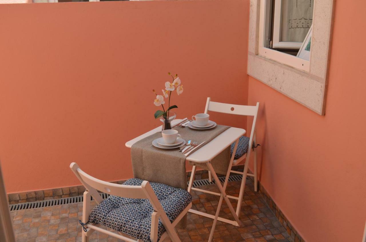 Flor De Lis - Alfama