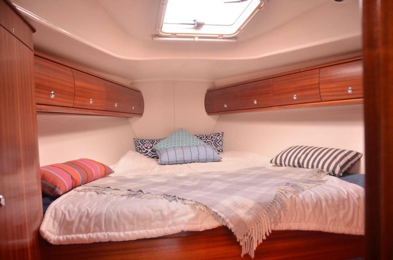 Botel Veleiro Oceanico De 12 M *