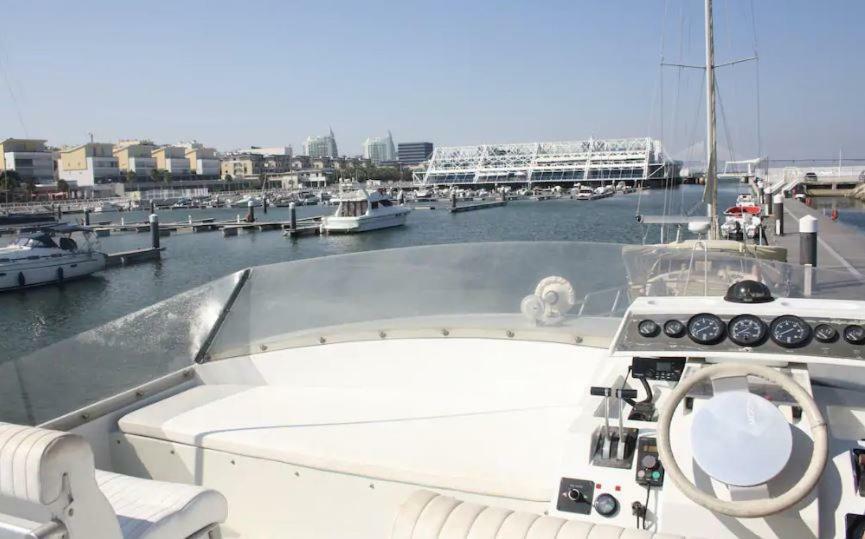 Botel Beautiful And Magnific Yacht Lissabon