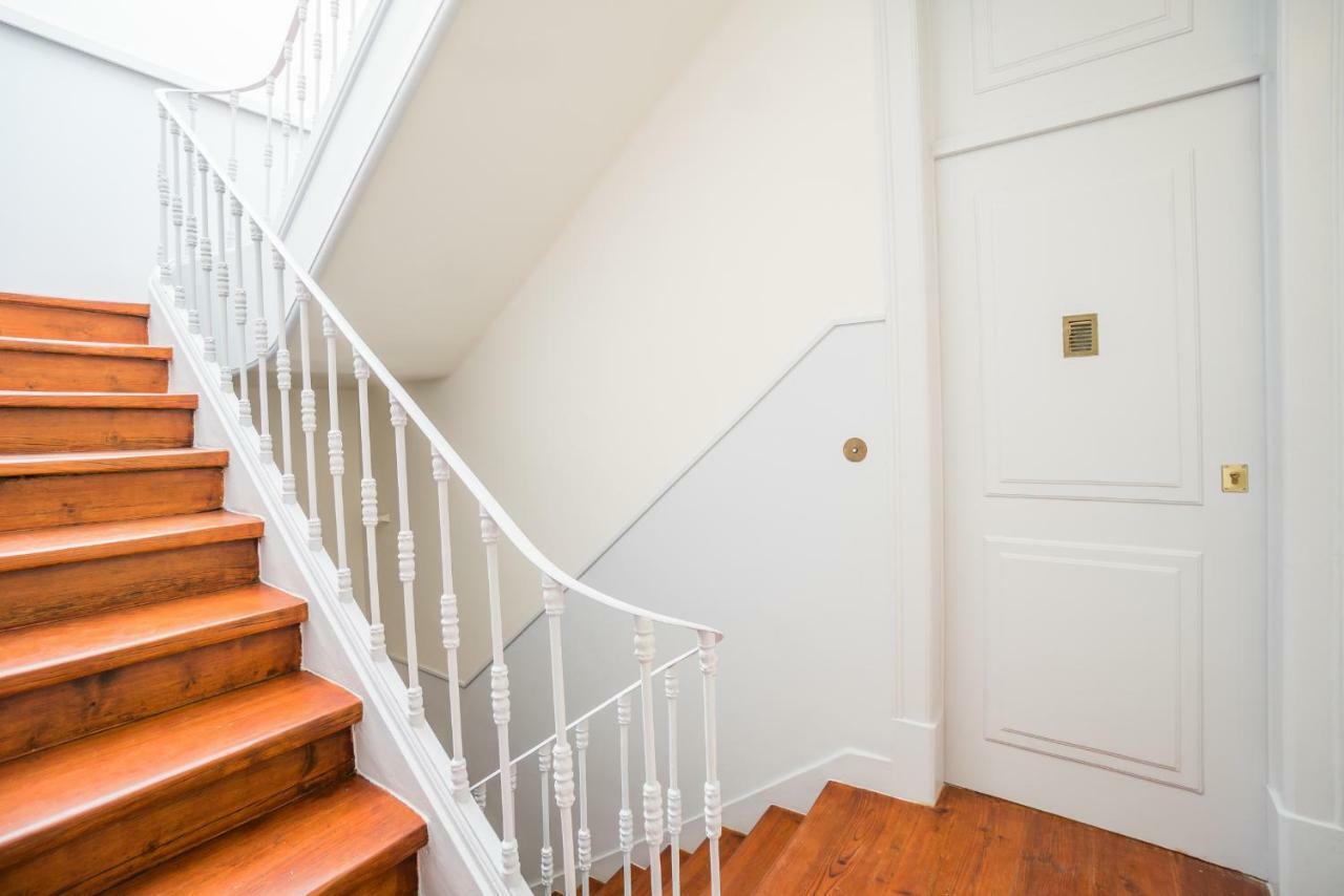 Joivy Gorgeous 3br With Balcony Nearby Time Out Market * Lissabon