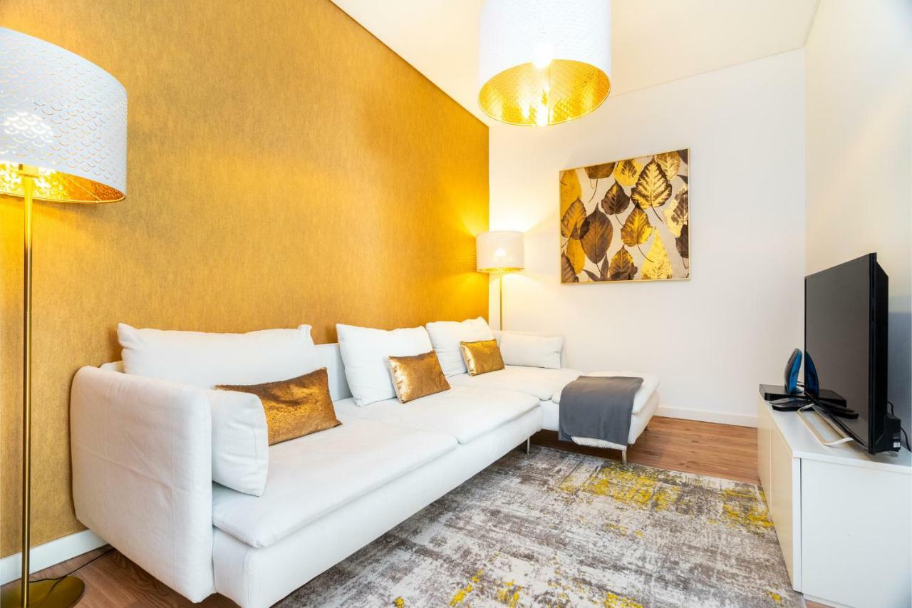 Whome | Golden Premium