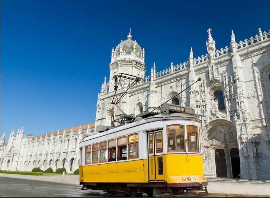 Belem! Charming 2 Bedroom W Terrace, Wifi & Free Street Parking Apartamento Lisboa