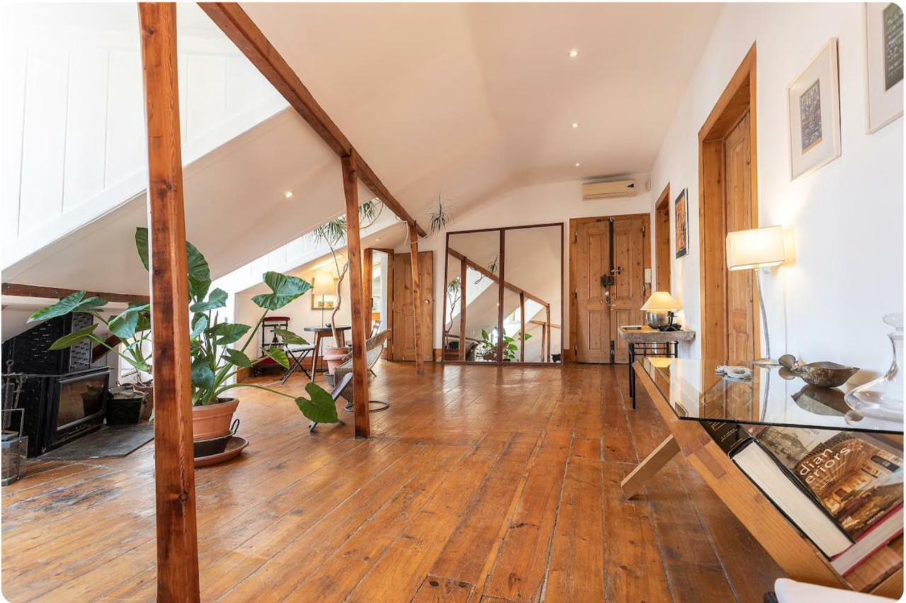 Charming Sunny Penthouse Appartement