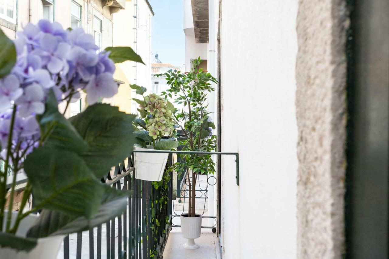 Appartement Altido Chic 1br Apt With Balcony Close By Graça Viewpoint&tram Stops Lisboa